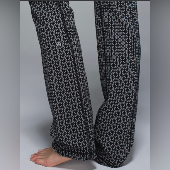 NWOT Lululemon Straight Up Pant   Size 12 Tri Geo Silver Spoon Black - Picture 13 of 15